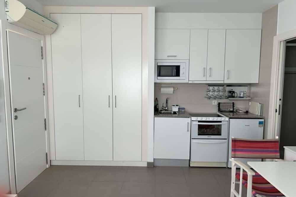 Apartamento entero, Estudio primera linea de playa con piscina y a/c in Carboneras, Costa de Almería