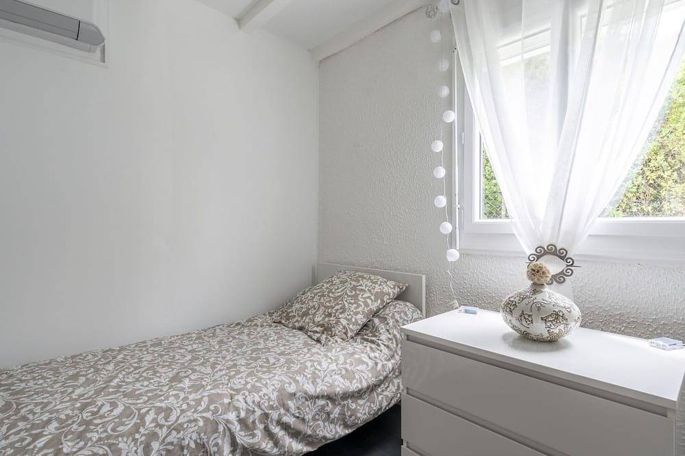 Spacious villa 200 metres from the river Orb in Cessenon-sur-Orb, Béziers region