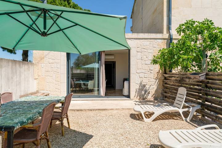 Ferienwohnung für 3 Personen, mit Whirlpool und Garten in Arles