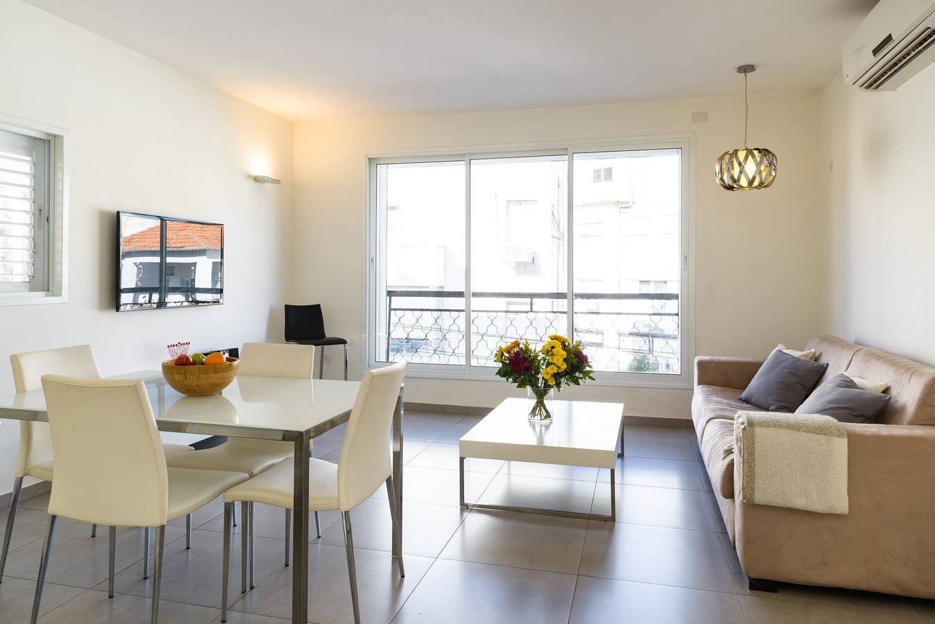 Entire apartment, Miklat Full Comfort 1Br near Frishman Beach by Feelhome in Tel Aviv, Tel Aviv District