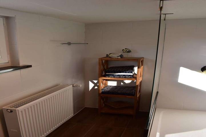 Ganze Wohnung, Mansardenwohnung 45qm mit Tageslichtbad in Schwarzenbach an der Saale, Landkreis Hof