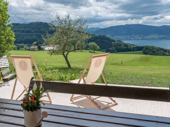 Ferienwohnung für 2 Personen, mit Balkon und Garten sowie Seeblick am Attersee