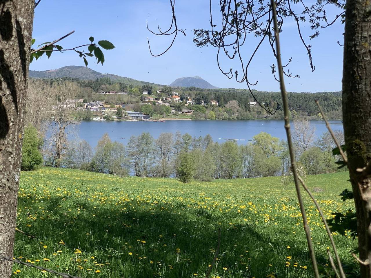L'heureux perché in Le Crest, Parc naturel régional des Volcans d'Auvergne