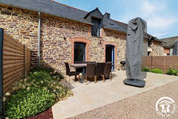 Gîte pour 6 personnes, avec jardin ainsi que terrasse et piscine à Paimpont