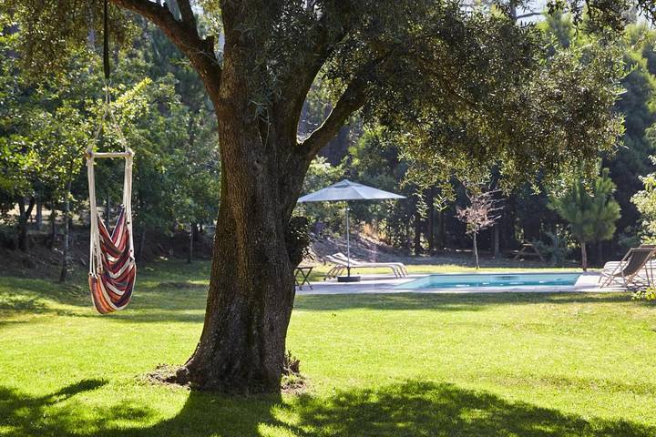 Location de vacances pour 8 personnes, avec jardin ainsi que vue et piscine, animaux acceptés dans Venade