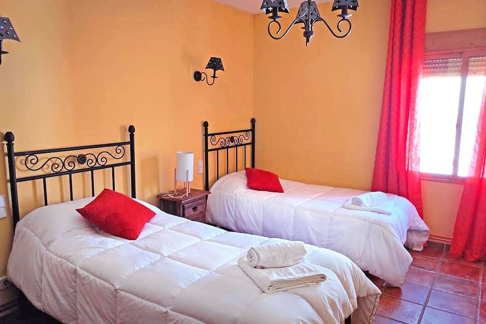 Entire apartment, Casa Vaélico I. Admitimos Mascotas sin Ningún Coste Adicional in Arenas de San Pedro, Valle del Tiétar