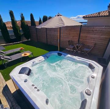 Gîte pour 2 personnes, avec jacuzzi ainsi que sauna et jardin à Villemoustaussou