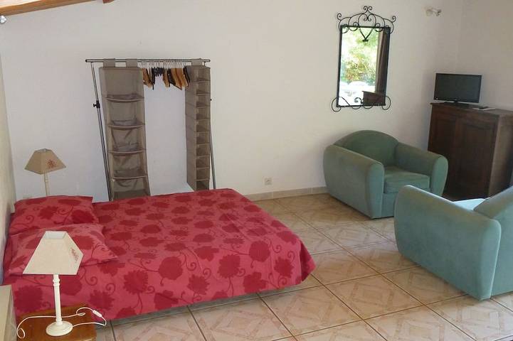 Location de vacances pour 8 personnes, avec jardin ainsi que jacuzzi et balcon à Brignoles - 2