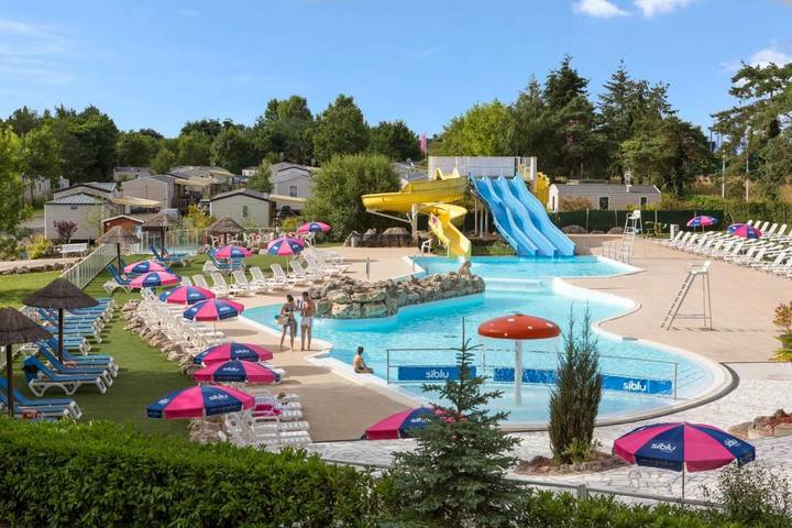 Camping pour 8 personnes, avec Terrasse