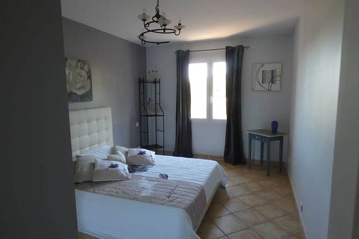 Gîte pour 6 personnes, avec piscine et jardin, animaux acceptés à Rocbaron - 4