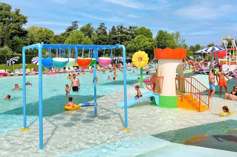 Entire apartment, Vacation village Cisano San Vito Room Perla for 4 persons in Cisano, Bardolino