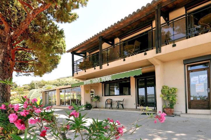 Hôtel pour 2 personnes, avec Terrasse et Jardin ainsi que Piscine et Vue à Cargèse