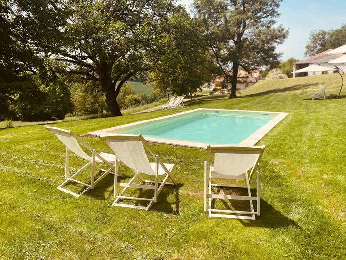 Gîte pour 12 personnes, avec terrasse, adapté aux familles à Frespech