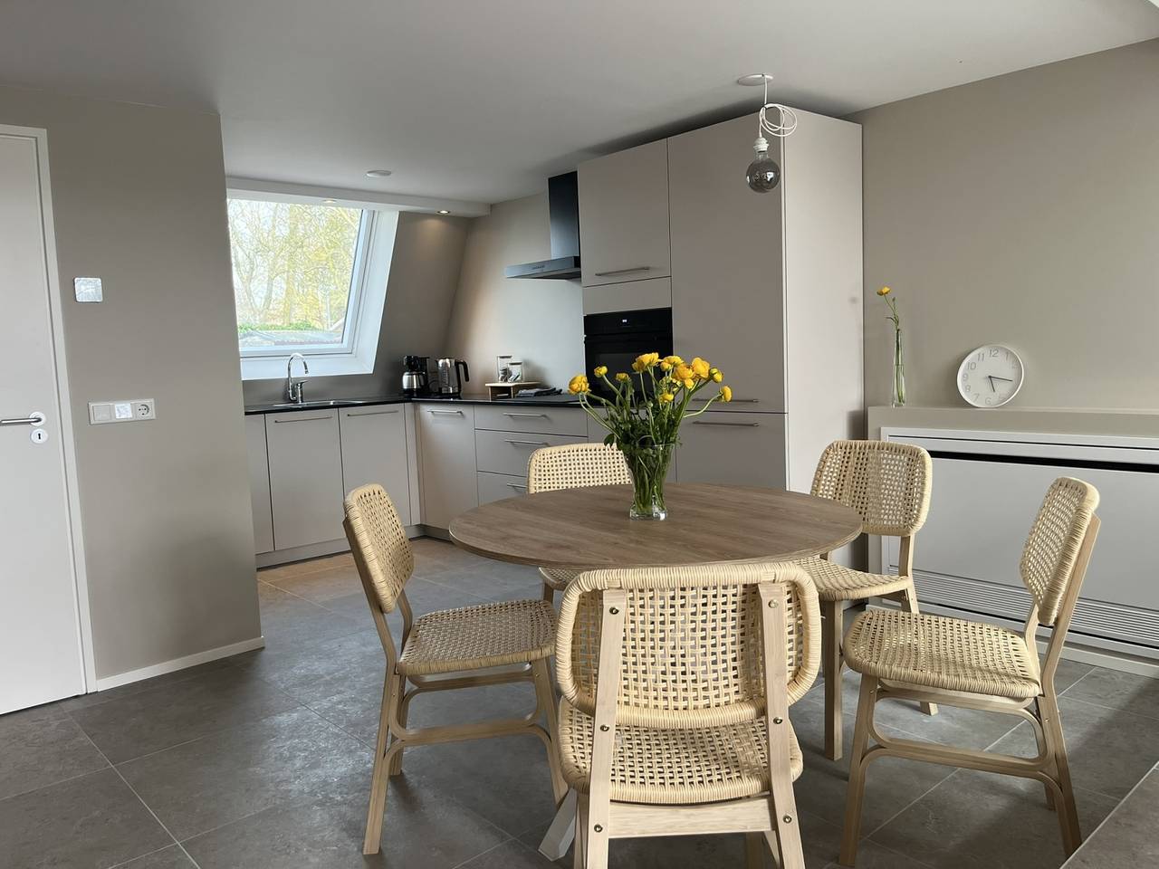 Compleet gerenoveerd - Sfeervol 4-persoonswoning dichtbij strand Zoutelande in Zoutelande, Walcheren