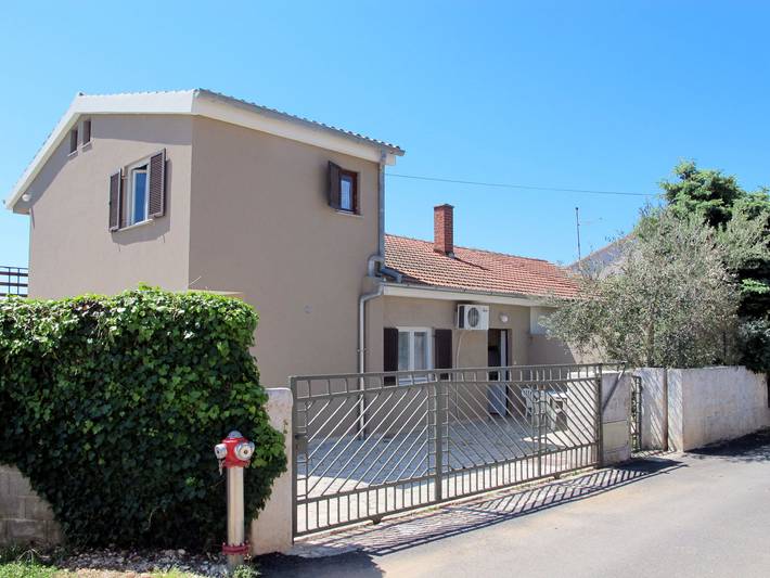 Ferienwohnung für 4 Personen, mit Terrasse und Garten in Medulin