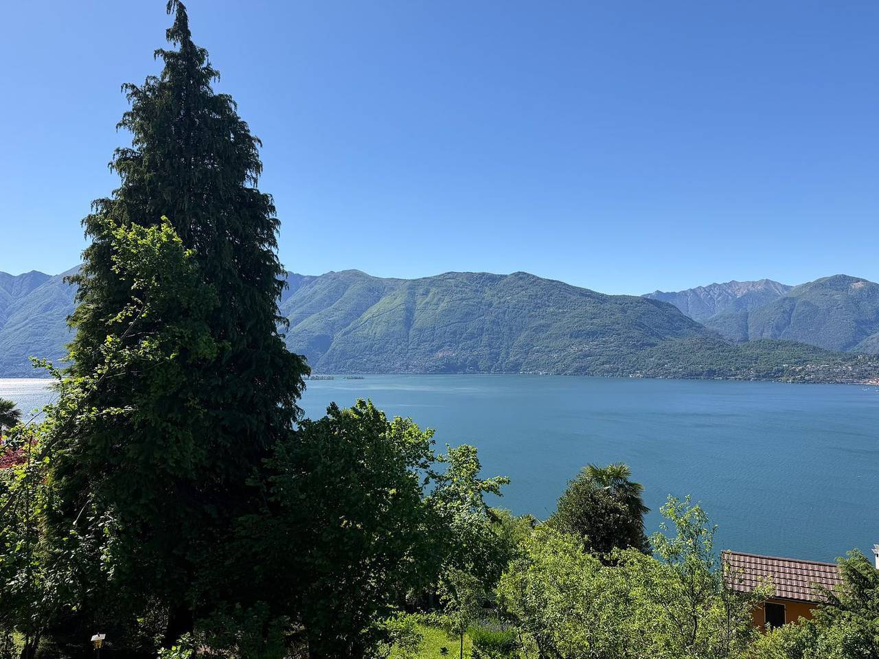 Freistehendes Ferienhaus Casa Arcana mit Terrasse, Kaminofen & Wlan in Gambarogno, Lago Maggiore (Schweiz)