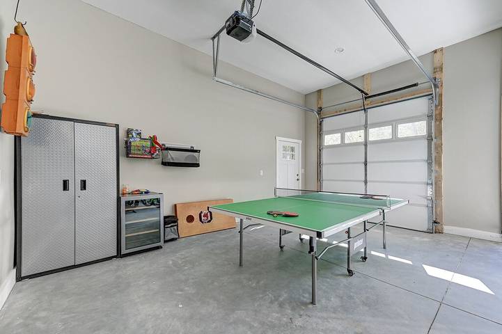 Vacation rental for 8 people, with hot tub and yard in Hendersonville