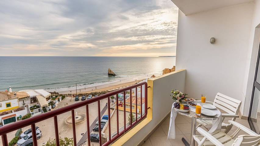 Ferienwohnung für 4 Personen, mit Balkon und Meerblick sowie Pool - 1