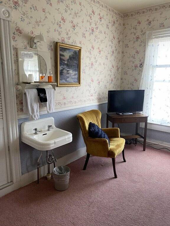 Ah #5 · Ah #5 Queen Suite w/Shower in Wabasha, Wabasha County