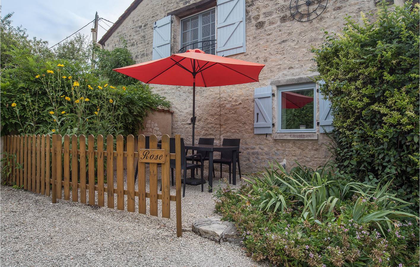 Luxuriöse Wohnung am Pool in der Nähe von Puyréaux in Nanclars, Charente