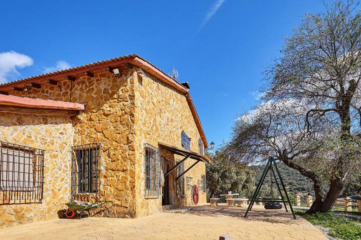 Casa rural 'Casa El Tío Patricio' con vistas al lago, piscina privada y Wi-Fi in Montillana, Provincia de Granada