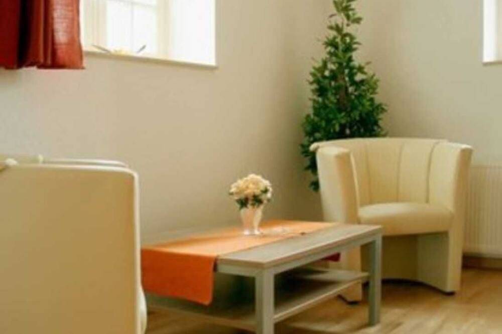 Ganze Wohnung, Käthe - Winfried Schaffer in Tollensesee, Neubrandenburg