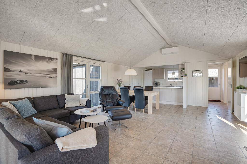 Zentrales Ferienhaus  in Blåvand mit Badetonne und Außensauna in Blavand, Varde