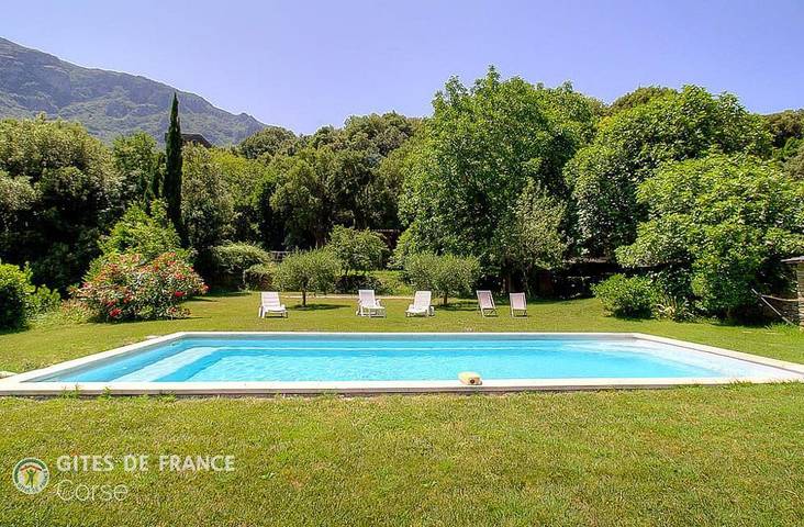 Gîte pour 4 personnes, avec Terrasse ainsi que Piscine et Vue à Sisco - 2