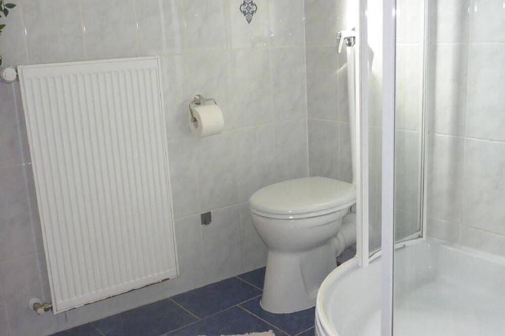 Ganze Wohnung, Ferienwohnung Christine - Appartement mit Sitzmöglichkeit im Freien in Mandelbachtal, Saarpfalz-Kreis