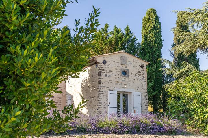 Gîte pour 8 personnes, avec terrasse ainsi que piscine et jardin à Vaison-la-Romaine - 3