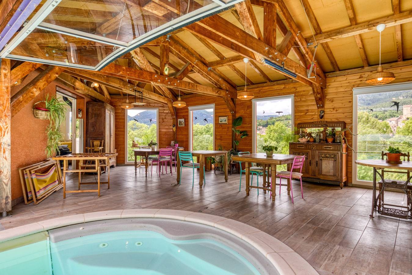 Gastenkamer 'Chambre Madeleine' met gedeeld zwembad, terras en wifi, foto 7
