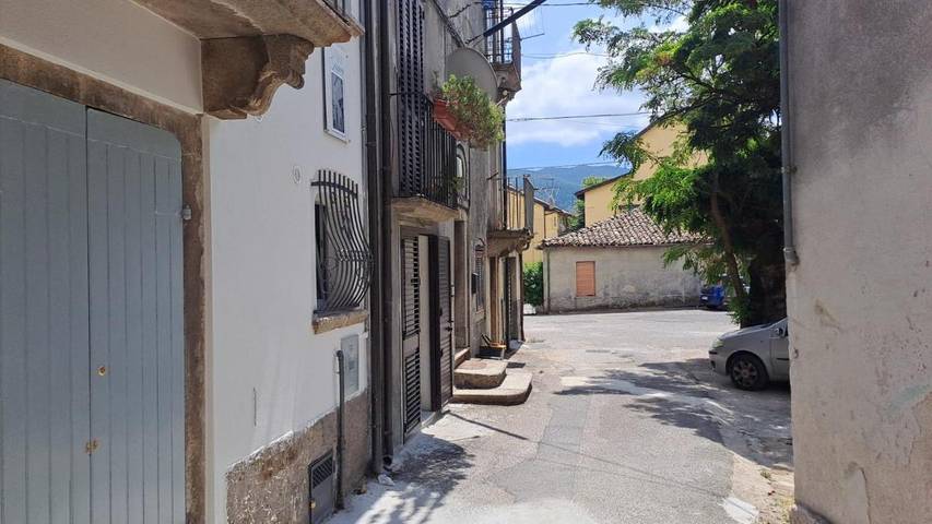 Location de vacances pour 2 personnes, avec piscine ainsi que jardin et vue, animaux acceptés à Serra San Bruno - 2