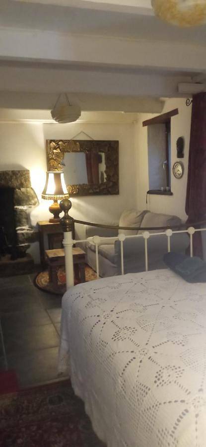 Location de vacances pour 2 personnes, avec vue et terrasse dans Forêt d'Huelgoat - 3