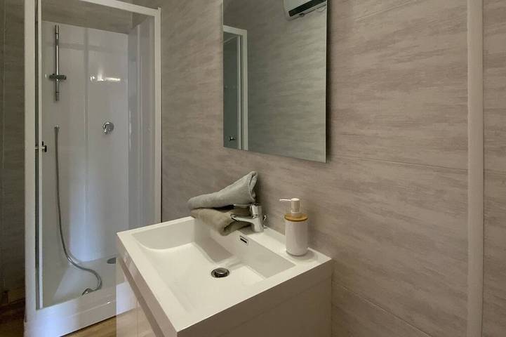 Location de vacances pour 2 personnes, avec jardin à Saint-Georges-de-Lévéjac - 3
