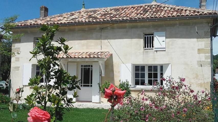 Location de vacances pour 6 personnes, avec Terrasse ainsi que Jardin et Vue à Saint-Hippolyte (Gironde)