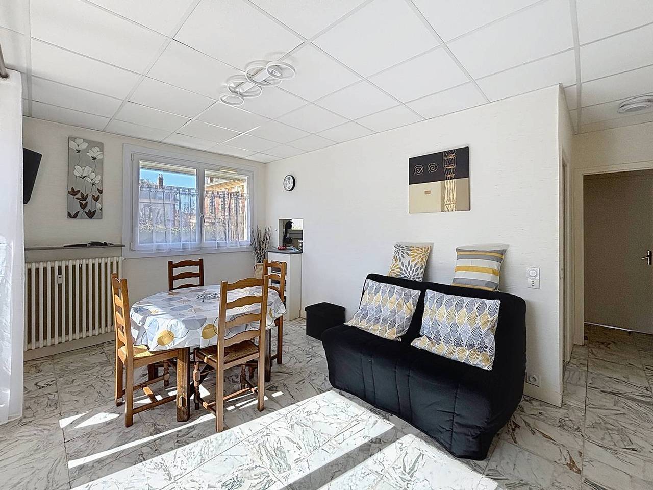 Apartamento entero, Confortable apartamento cerca del Puerto Guillaume para 4 con mascotas permitidas in Dives-sur-Mer, Region de Lisieux