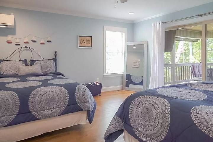 Vacation rental for 16 people, with balcony and yard in Lake Sinclair