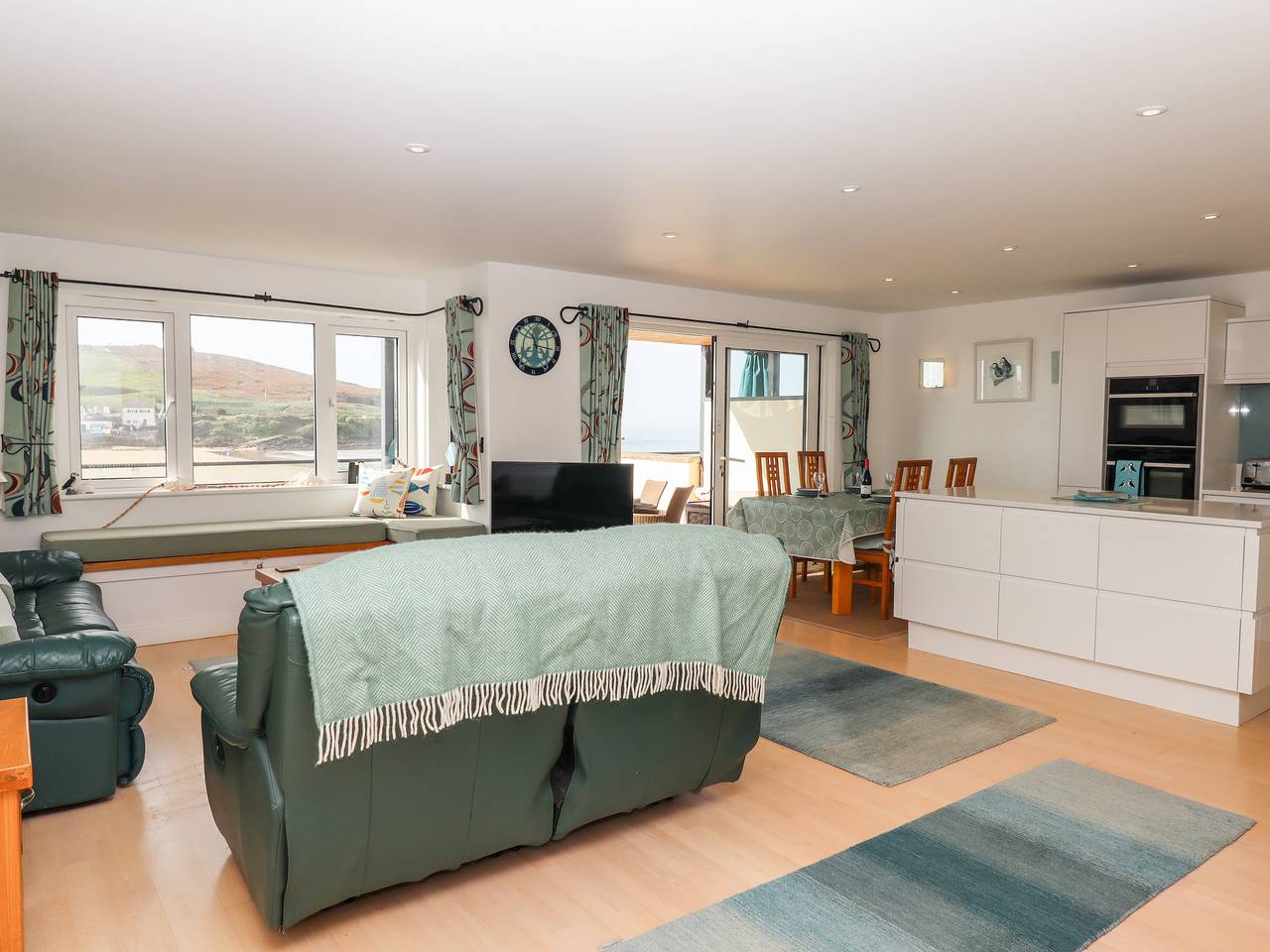 Entire apartment, 4 Burgh Island Causeway in Bigbury-on-Sea, Bigbury on Sea
