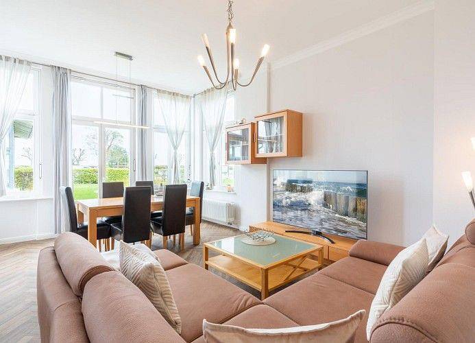 Ganze Wohnung, Große Fewo in 1. Reihe, Terrasse, Parkplatz, Wlan in Drei Kaiserbäder, Heringsdorf
