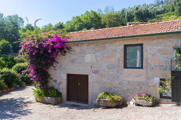 Gîte pour 3 personnes, avec Balcon ainsi que Jardin et Piscine à Chaves