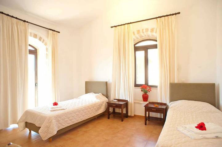 Stone villa with private pool in Xirosterni, Vamos