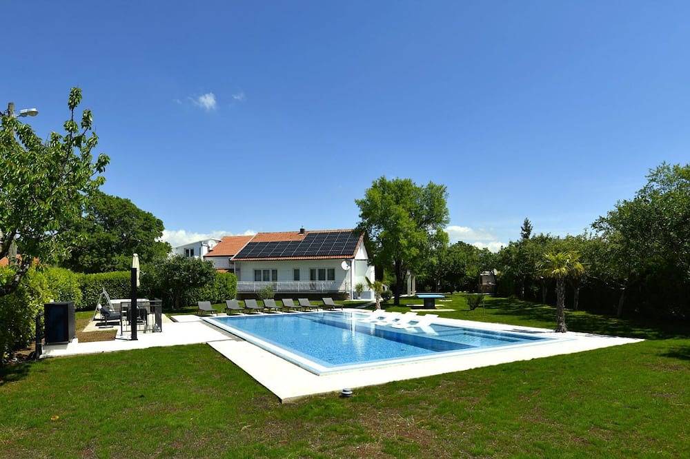 Villa Ante - Makarska by Villas Guide in Imotski, Makarska Riviera