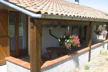 Gîte pour 2 personnes, avec jardin à Parisot