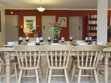 Log Cabin for 9 People in Pett, High Weald, Photo 2