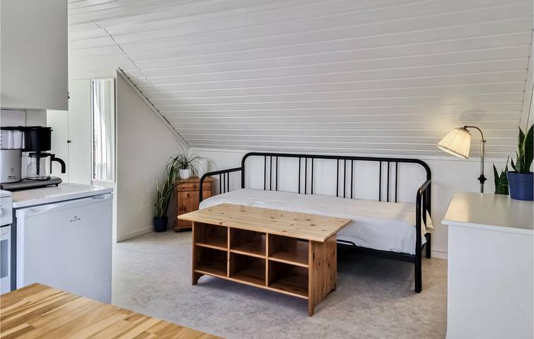 Hel semesterlägenhet, Lägenhet för 4 Personer med terass in Amnehärad distrikt, Gullspång