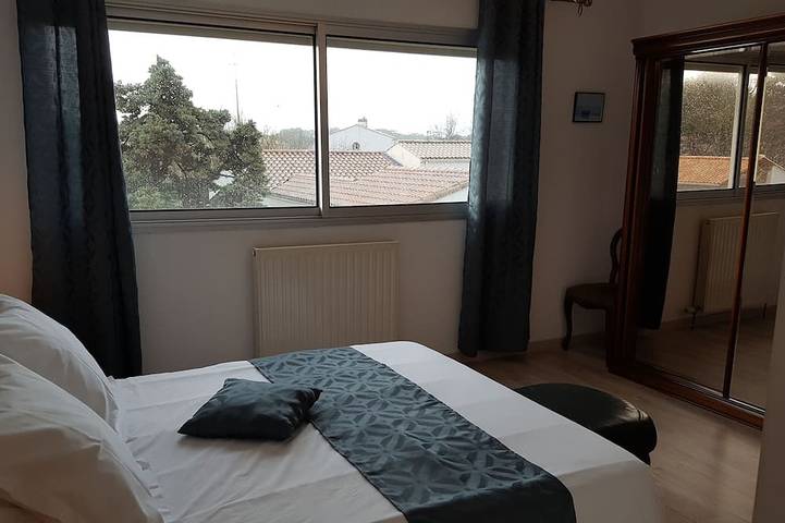 Location de vacances pour 10 personnes, avec jardin ainsi que terrasse et sauna dans Plage du Goulet - 2