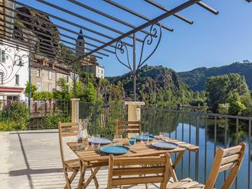 Gîte pour 4 personnes, avec terrasse, animaux acceptés à Ambialet
