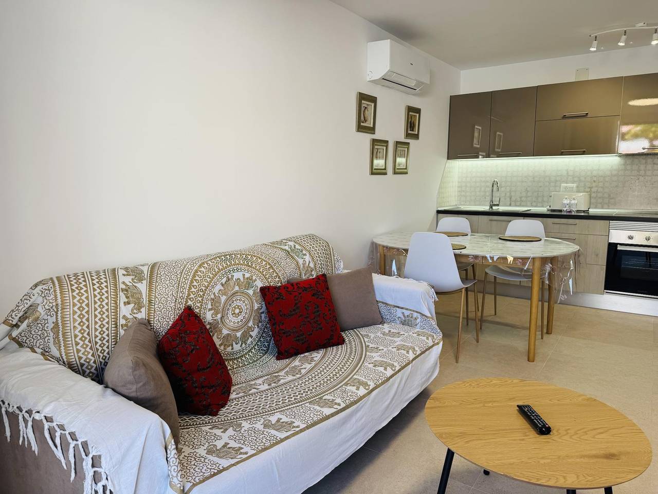 Geheel vakantieappartement, Vakantieappartement voor 3 personen met zwembad in Playa de las Américas, Arona