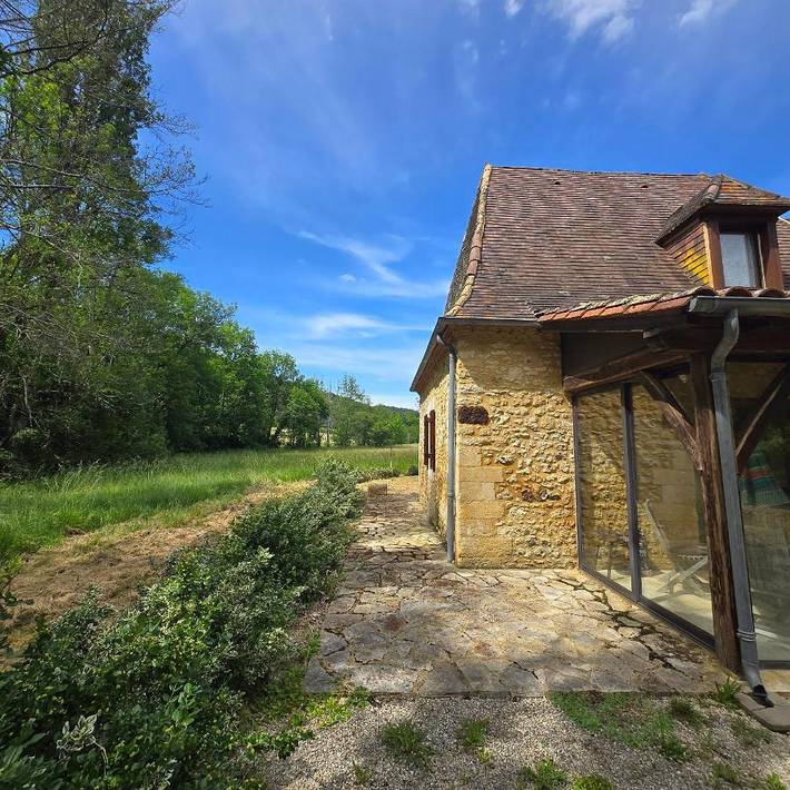 Location de vacances pour 50 personnes, avec vue et jardin à Rouffignac-Saint-Cernin-de-Reilhac - 3