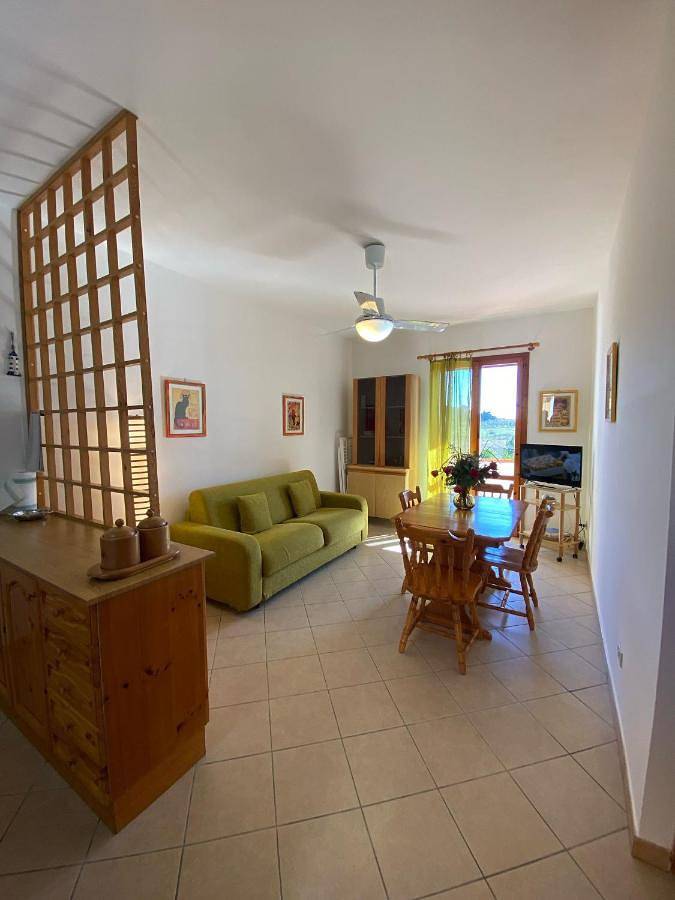 Appartamento per 5 persone, con panorama e balcone a Torre Saracena